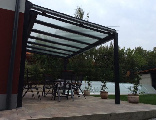 T1 pergola W10 árnyékolóval, SF20 üvegzárással, Balatonalmádi
